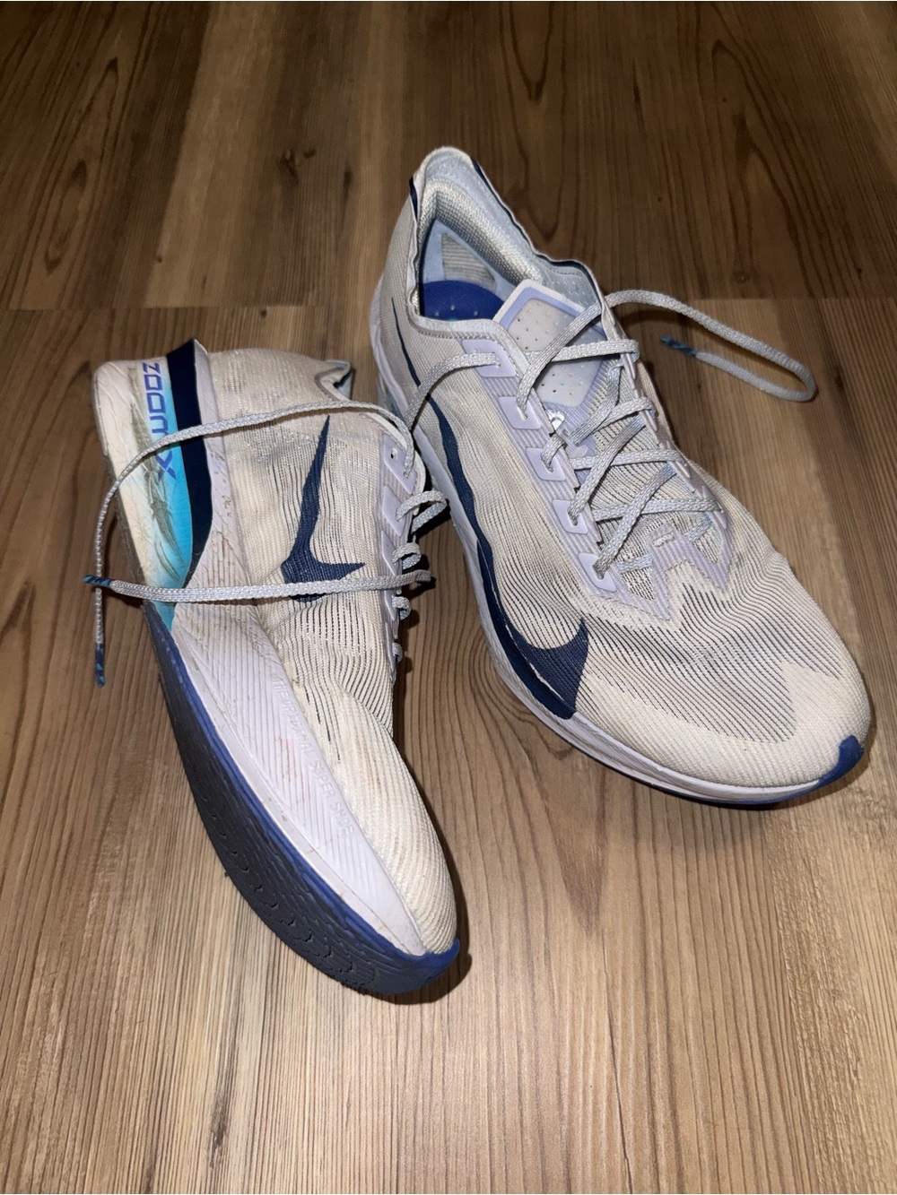 Nike Men's White and Navy Vaporfly 4